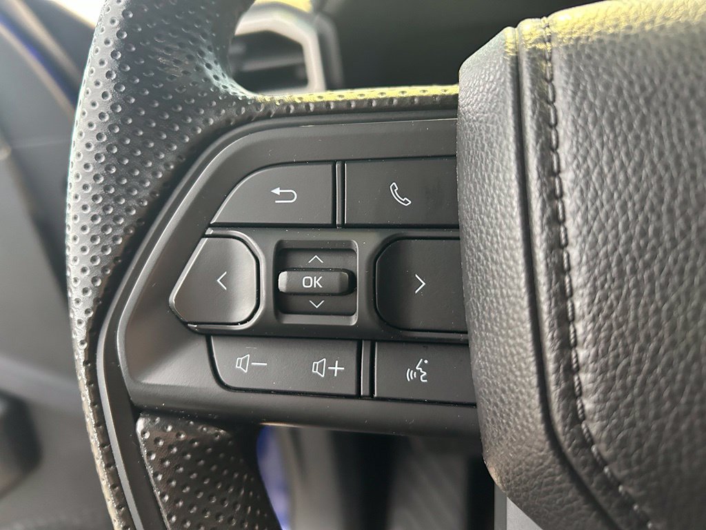 Used 2025 Toyota Tacoma SR5 AWD/4WD image 21
