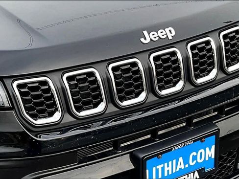 Used 2024 Jeep Compass Latitude image 33