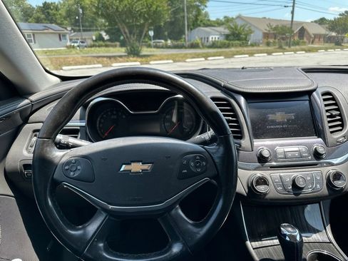 Used 2019 Chevrolet Impala Premier FWD image 12