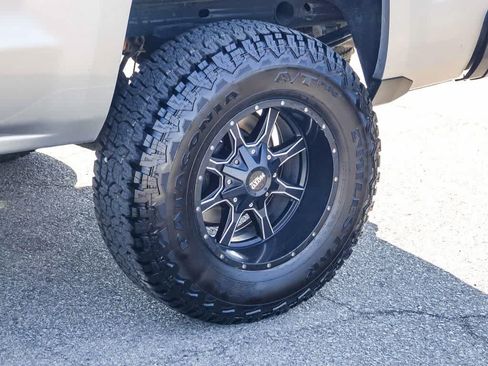 Used 2018 Chevrolet Silverado 1500 LT w/ All Star Edition AWD/4WD image 10