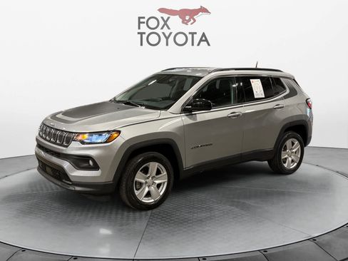 Used 2022 Jeep Compass Latitude w/ Mopar Graphics Package image 1