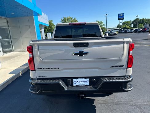 New 2026 Chevrolet Silverado 1500 ZR2 w/ LPO, Dark Essentials Package AWD/4WD image 8