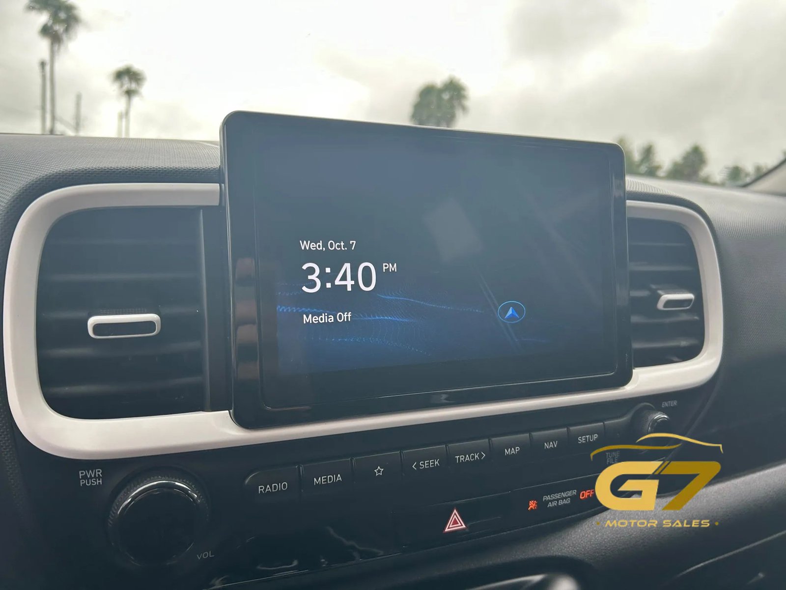 Used 2025 Hyundai Venue Limited FWD image 15