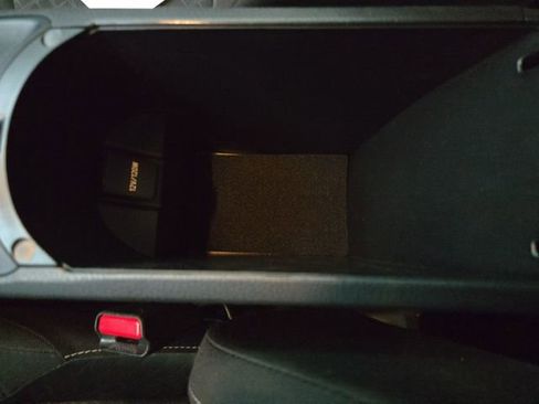 Used 2022 Toyota C-HR XLE image 25