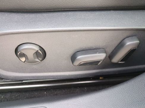 Used 2025 Volkswagen Jetta SE FWD image 21