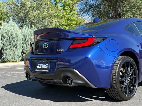 Used 2023 Toyota GR86 w/ ALL Weather Mat Package (TMS) RWD image 15