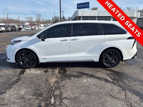 Used 2021 Toyota Sienna XSE image 2