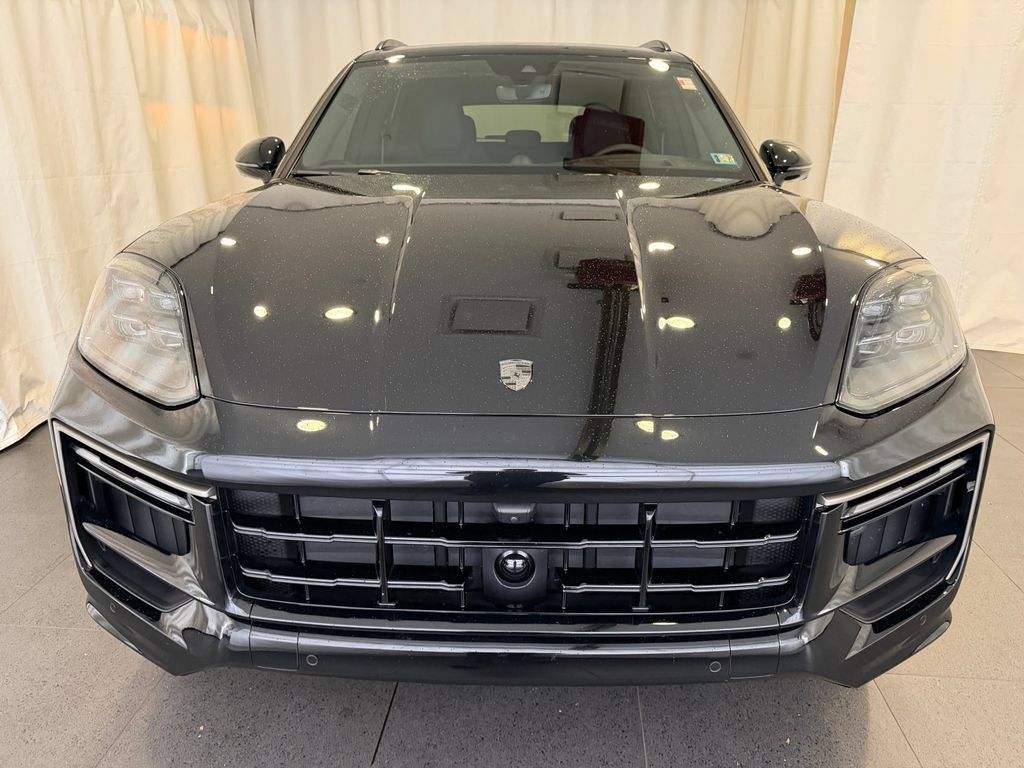 Certified 2025 Porsche Cayenne Turbo AWD/4WD image 6