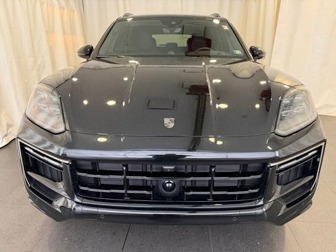 Used 2025 Porsche Cayenne Turbo AWD/4WD image 6