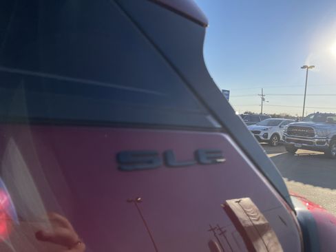 Used 2023 GMC Terrain SLE w/ Driver Convenience Package image 12