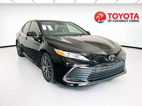 Used 2023 Toyota Camry XLE FWD image 1