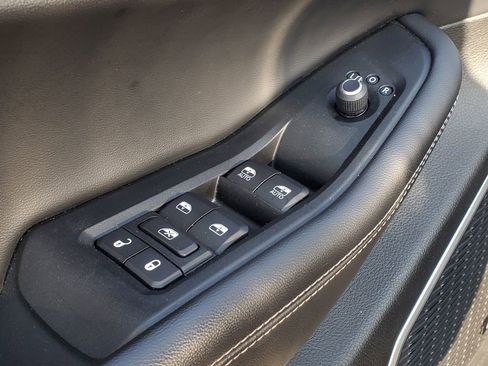 Used 2022 Jeep Grand Cherokee L Limited image 17