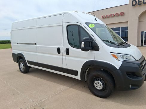 Used 2025 RAM ProMaster 2500 w/ Convenience Group FWD image 4