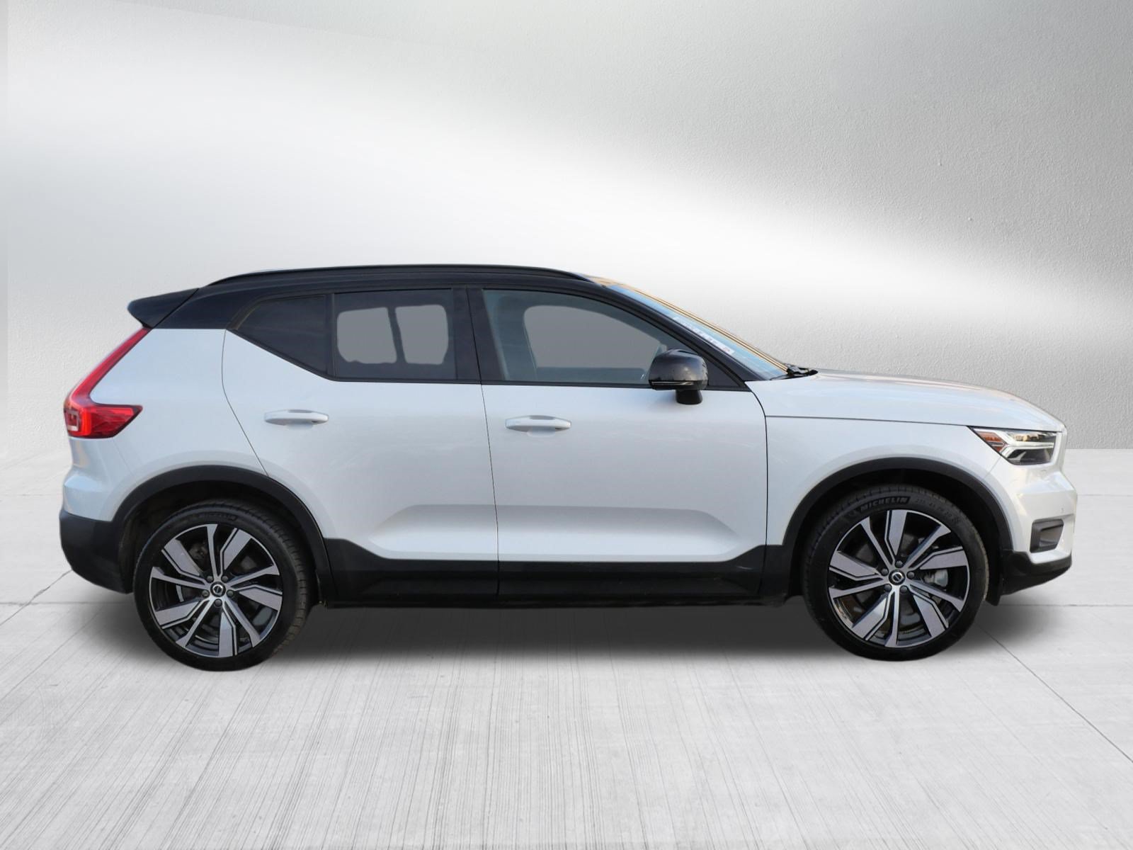 Used 2021 Volvo XC40 P8 Recharge AWD/4WD image 8