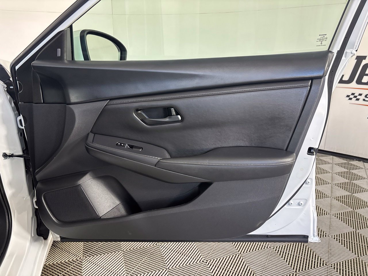 Used 2024 Nissan Sentra S FWD image 28