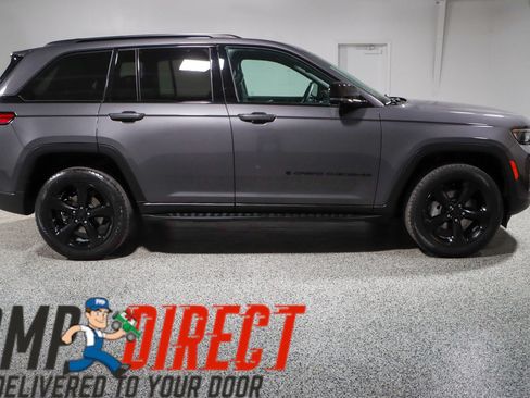 Used 2024 Jeep Grand Cherokee Limited w/ Luxury Tech Group II AWD/4WD image 6