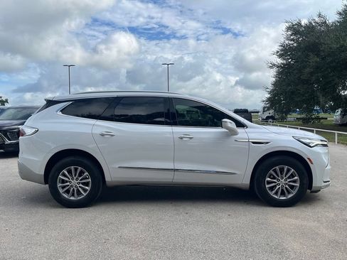 Used 2024 Buick Enclave Essence w/ Technology Package FWD image 4