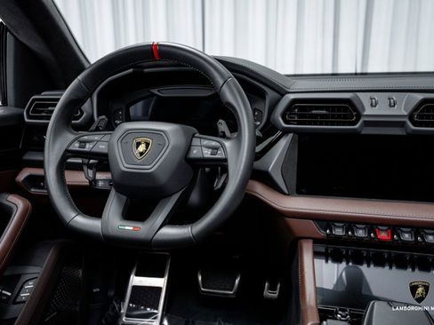 Used 2025 Lamborghini Urus SE image 33