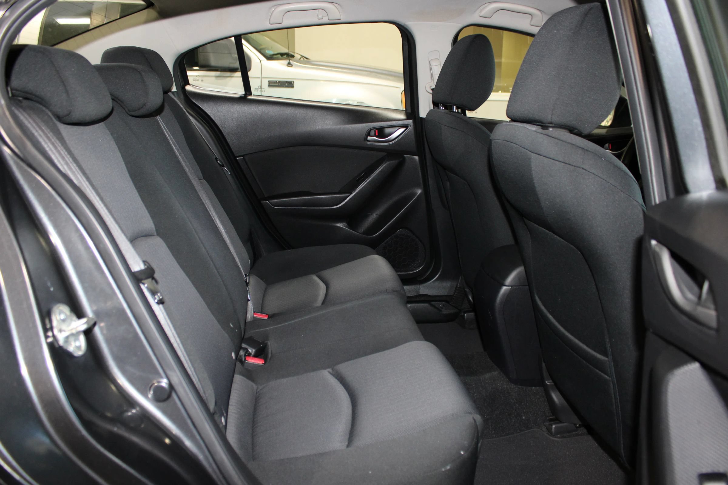 Used 2015 MAZDA MAZDA3 i Sport FWD image 29