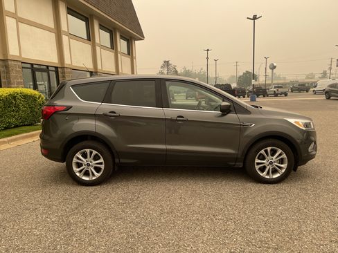 Used 2019 Ford Escape SE AWD/4WD image 3