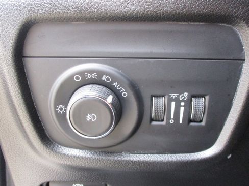 Used 2024 Jeep Grand Cherokee L Limited w/ Luxury Tech Group II image 34