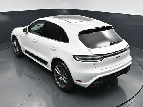 Used 2025 Porsche Macan AWD/4WD image 18