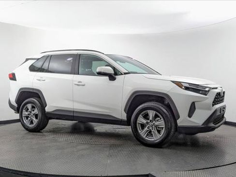 Used 2025 Toyota RAV4 XLE FWD image 11