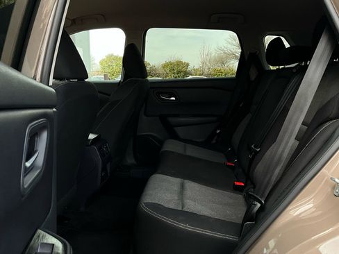 Used 2025 Nissan Rogue SV image 12