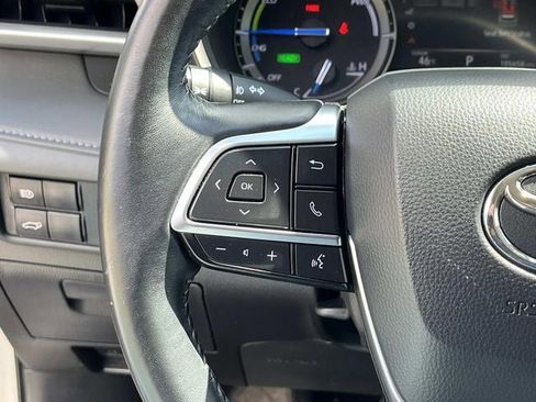 Used 2020 Toyota Highlander XLE image 31