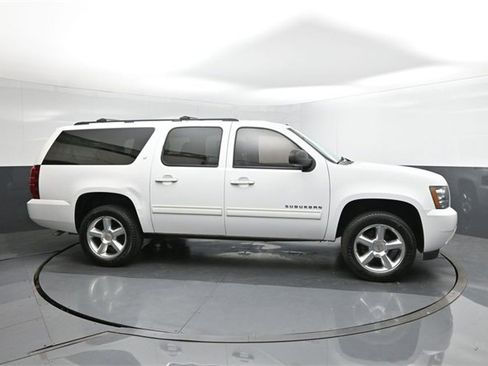 Used 2011 Chevrolet Suburban LT image 26