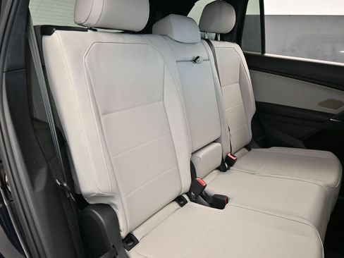 Used 2020 Volkswagen Tiguan SE R-Line image 44