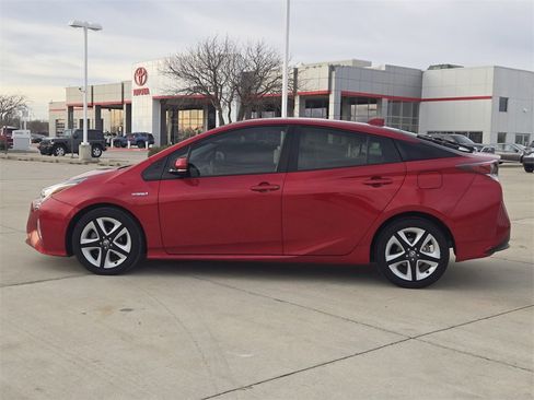 Used 2018 Toyota Prius Four Touring image 4