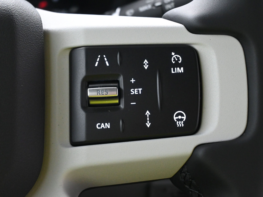 Used 2025 Land Rover Defender 110 X-Dynamic SE AWD/4WD image 19