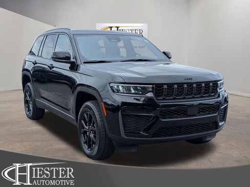 New 2026 Jeep Grand Cherokee Altitude RWD image 1