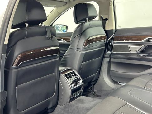 Used 2022 BMW 750i xDrive AWD/4WD image 17