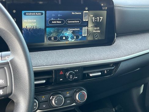 Certified 2025 Nissan Kicks SV image 22