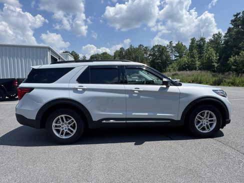 Used 2025 Ford Explorer Active w/ Active Comfort Package RWD image 4