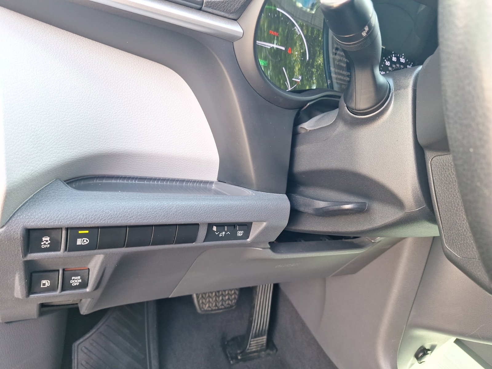Used 2021 Toyota Sienna XLE FWD image 17