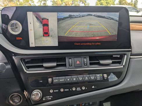 Used 2024 Lexus ES 300h 300h Luxury w/ Technology Package image 26