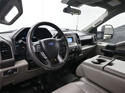 Used 2022 Ford F250 XL w/ Power Equipment Group image 8