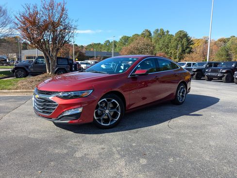 Used 2024 Chevrolet Malibu LT image 1