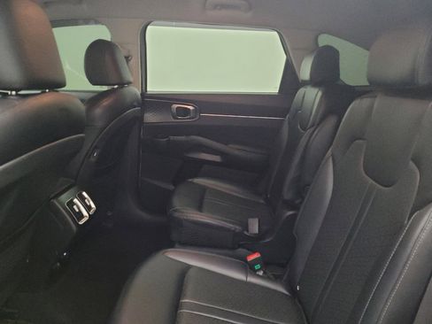 Used 2023 Kia Sorento EX AWD/4WD image 18