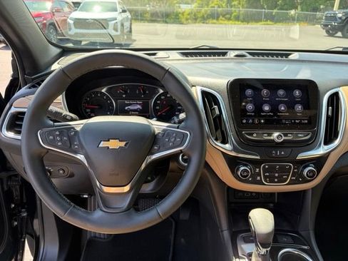 Used 2023 Chevrolet Equinox Premier AWD/4WD image 17