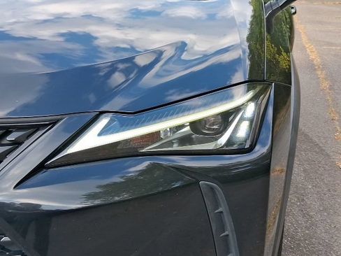 Used 2019 Lexus UX 200 w/ Accessory Package FWD image 9