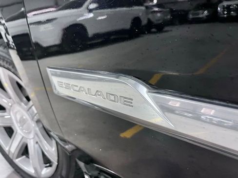 Used 2019 Cadillac Escalade Premium Luxury image 31