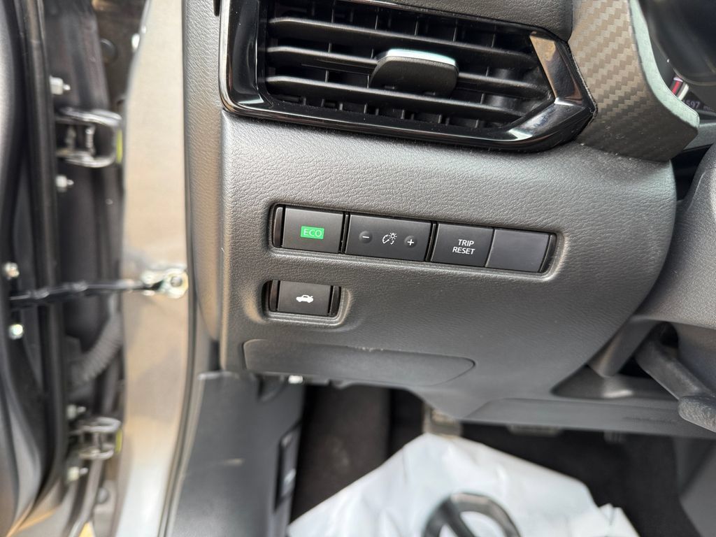 Used 2025 Nissan Sentra SV FWD image 19