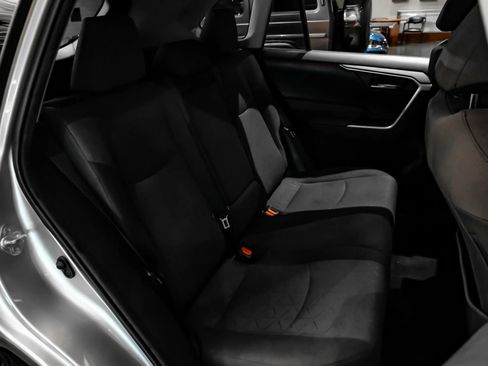 Used 2020 Toyota RAV4 XLE w/ Convenience Package FWD image 39