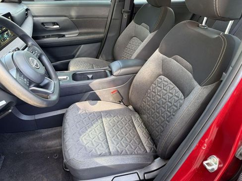 Used 2025 Nissan Kicks SV FWD image 5