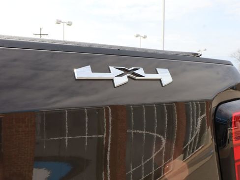 Used 2023 GMC Sierra 1500 Elevation image 27