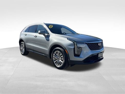Used 2024 Cadillac XT4 Premium Luxury image 4